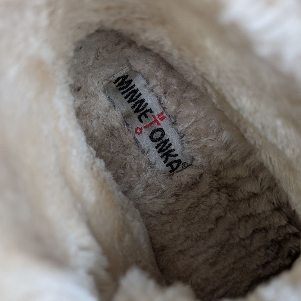 Minnetonka | Grey Suede Torrey Indoor / Outdoor Slippers, Size 11 - Picture 13 of 16